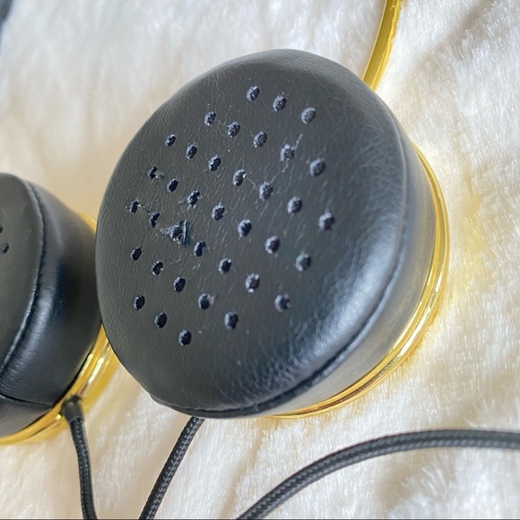 Frends Layla Black and Gold Headphones + 4 Caps - Picture 3 of 5
